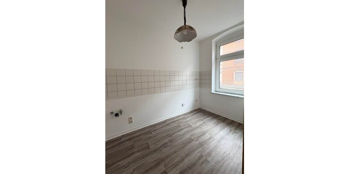 2-Zimmer Hochparterre Wohnung gut geschnitten - Mehrfamilienhaus, Wohnhaus Zwickau Neuplanitz | Angebot:25893055