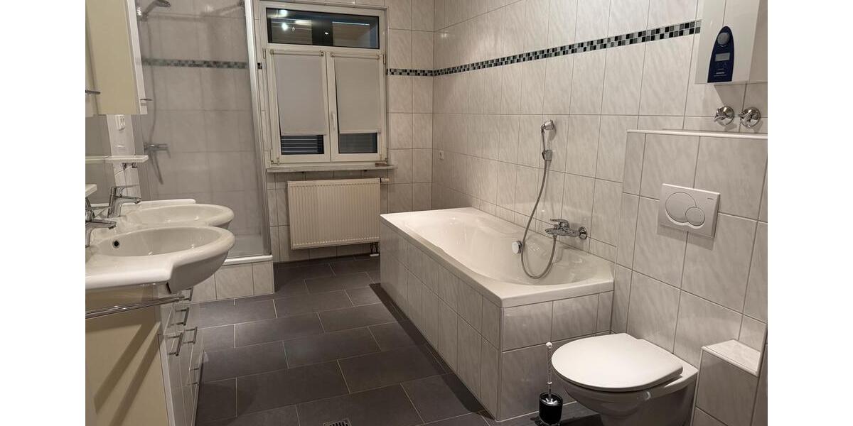 EFH 3ZK Bad mit abgeschlossenem Innenhof, Laube und Außen-WC 3 zimmer