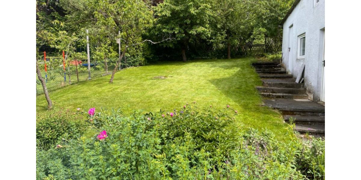 Modernisierte Doppelhaushälfte mit sieben Zimmern 7 zimmer