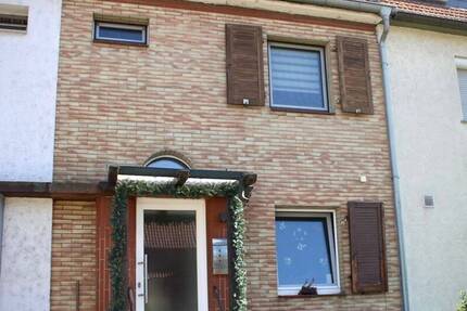 Charmantes Reihenmittelhaus mit Garten, Terrasse und Balkon in zentraler Lage von Worms 3 zimmer