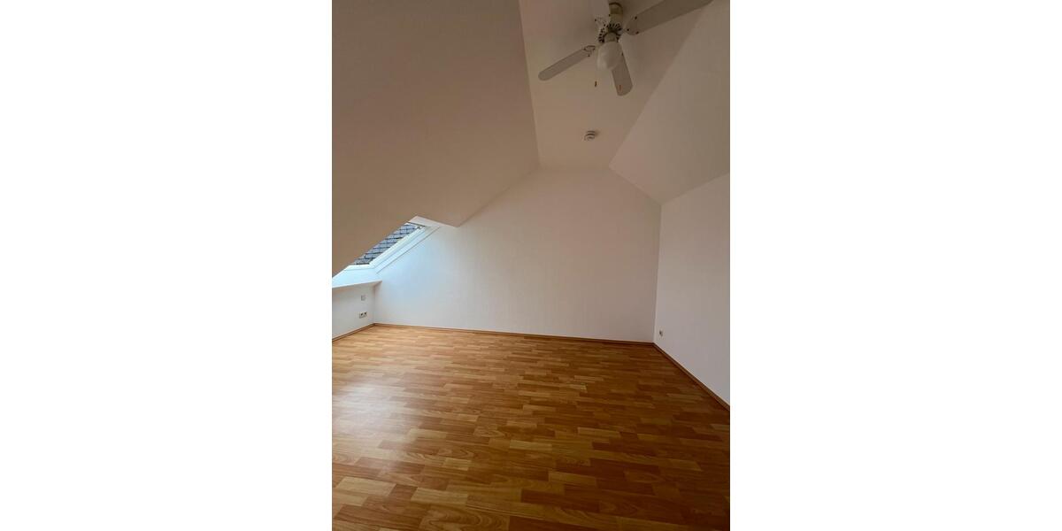 Dachgeschoßwohnung Chemnitz Kapellenberg - 2 Zimmer, 60 m&sup2;, 75.000&euro; | Angebot:25047565