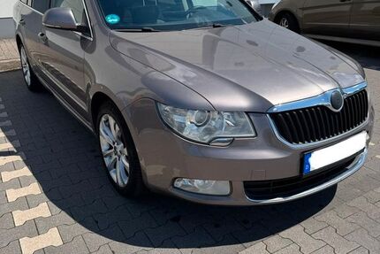 Skoda Superb 176.500 km 4.990 &euro; Hannover 30453