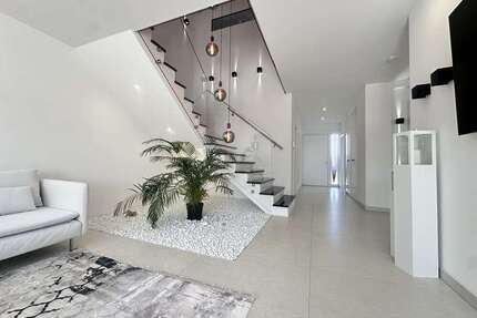 Haus zum Kaufen in Neutraubling 1.049.000 € 180 m²