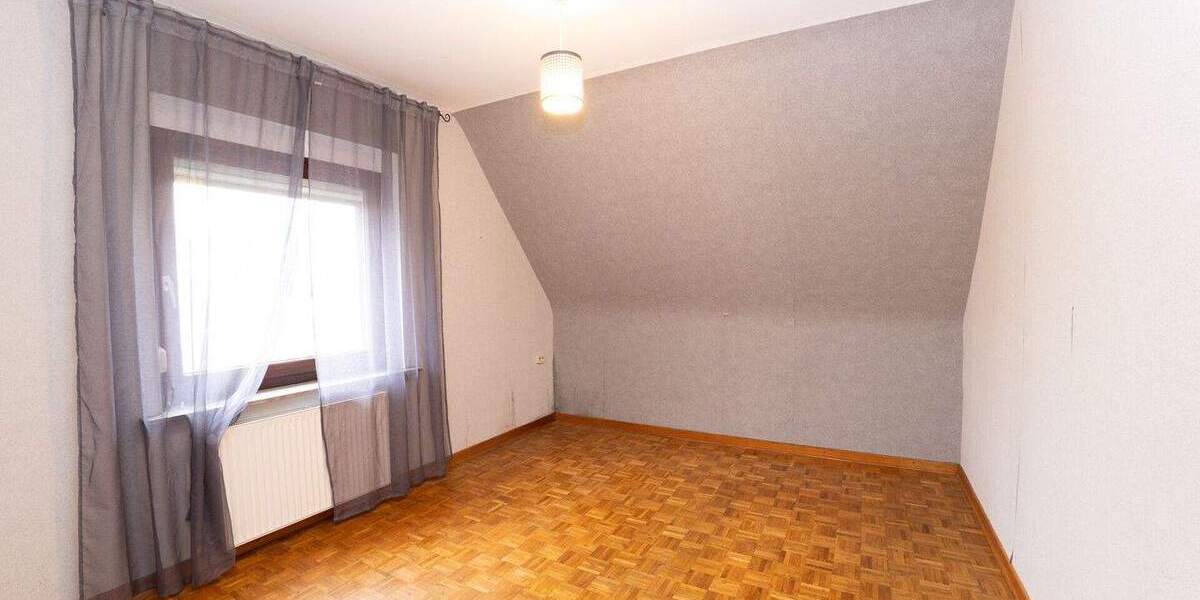 Zentral gelegenes Haus mit schönem Grundstück und Entwicklungspotenzial! 4 zimmer