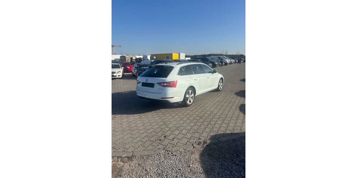 Skoda Superb 250.000 km 8.200 &euro; Mittenwalde 15749