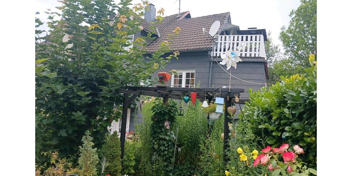 Doppelhaushälfte Kreuztal - 12 Zimmer, 130 m&sup2;, 200.000&euro; | Angebot:27095782