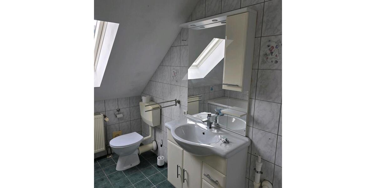 Dachgeschoßwohnung Nittendorf - 3.5 Zimmer, 94 m&sup2;, 1.150&euro; | Angebot:25149755