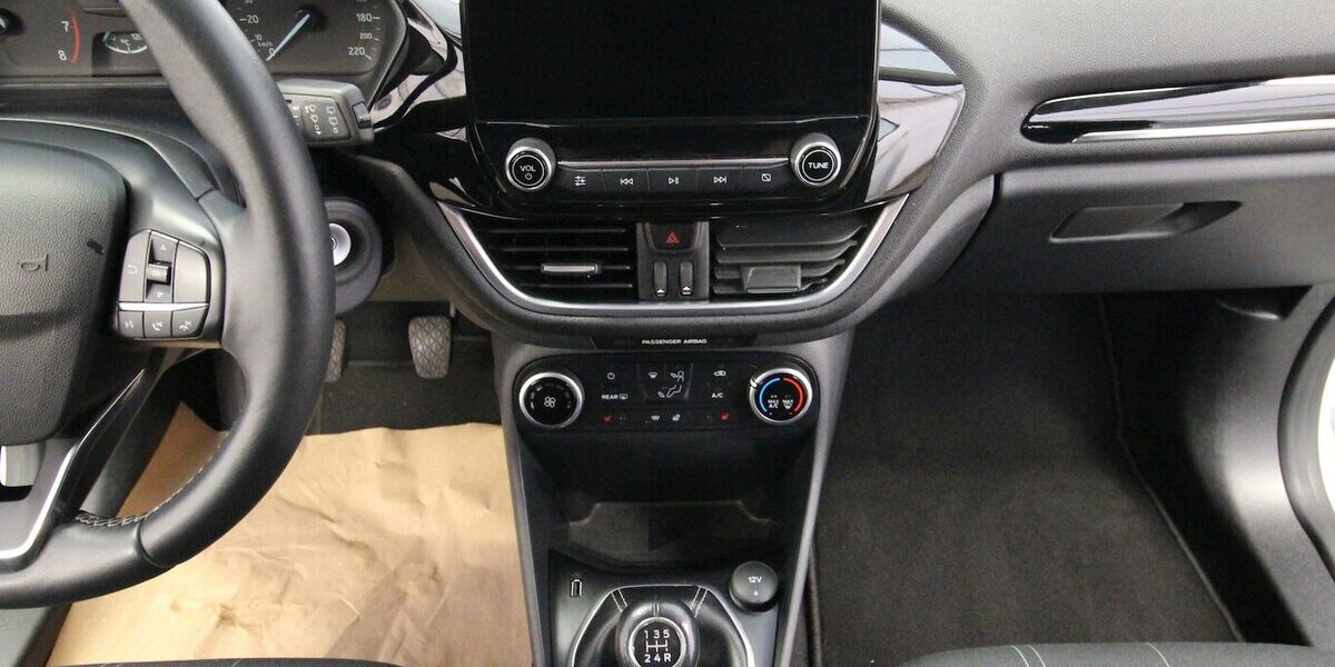 Ford Fiesta Cool & Connect LED+WINTER-PAKET+TEMPOMAT 68.388 km 11.990 &euro; Hagenow 19230