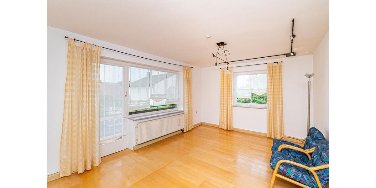 Zweifamilienhaus mit Garten in absoluter TOP-LAGE nahe Cham - Zweifamilienhaus Cham / Michelsdorf Michelsdorf | Angebot:12501300
