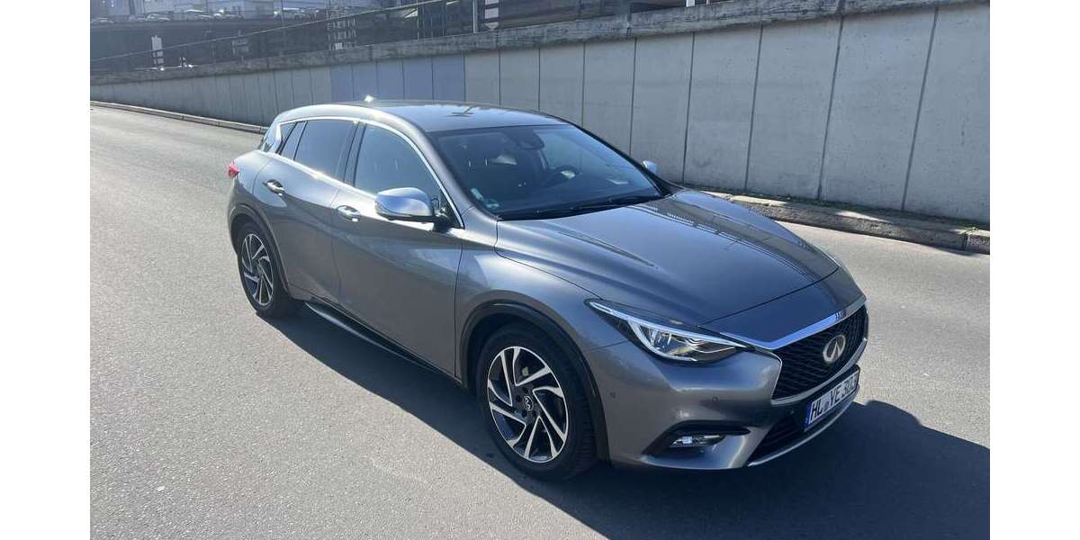INFINITI Q30 165.972 km 12.900 &euro; Berlin 10627