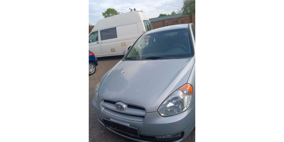 Hyundai Accent 86.000 km 3.500 &euro; Sylt 25890