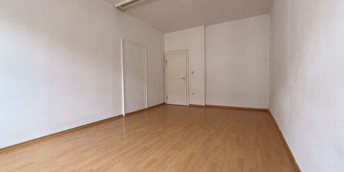 Etagenwohnung Zwickau Innenstadt - 5 Zimmer, 120 m&sup2;, 600&euro; | Angebot:24633493
