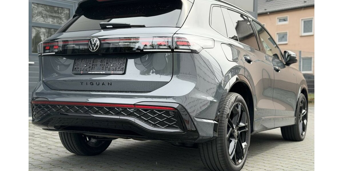 VW Tiguan R-Line/Pano/Memory/HUD/360°/Keyless 5.990 km 48.990 &euro; Mönchengladbach 41066