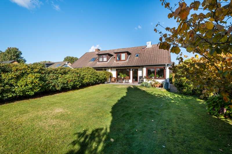 Haus zum Mieten in Schenefeld 1.800 € 125.95 m²