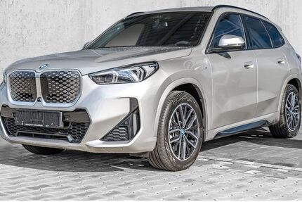 BMW iX1 2.900 km 51.790 &euro; Köln-West 50858