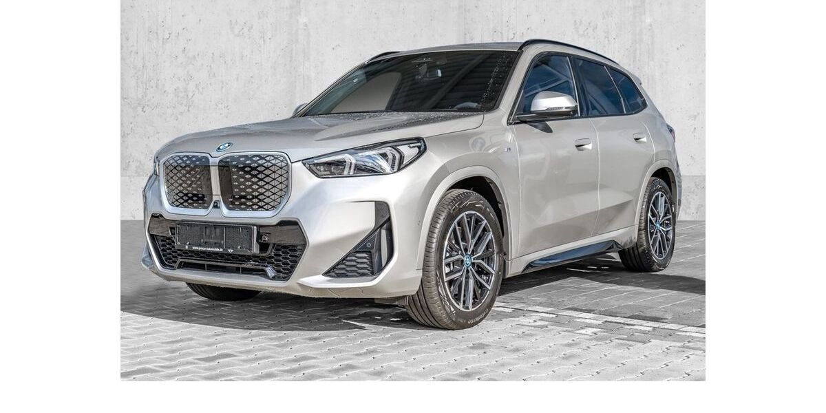 BMW iX1 2.900 km 51.790 &euro; Köln-West 50858