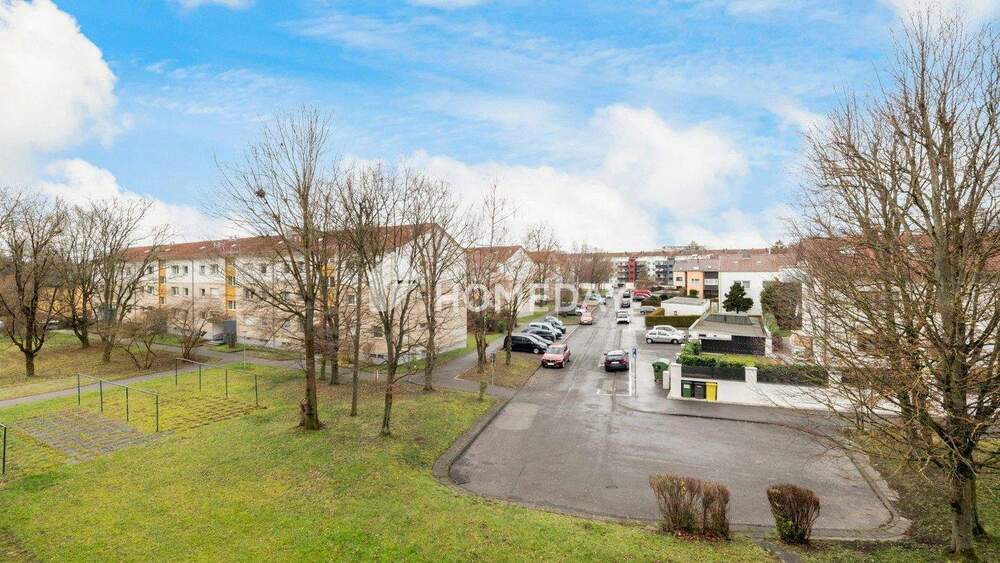 Sofort verfügbar: Gepflegte 4-Zimmer-Wohnung mit Balkon in Stuttgart-Fasanenhof 4 zimmer