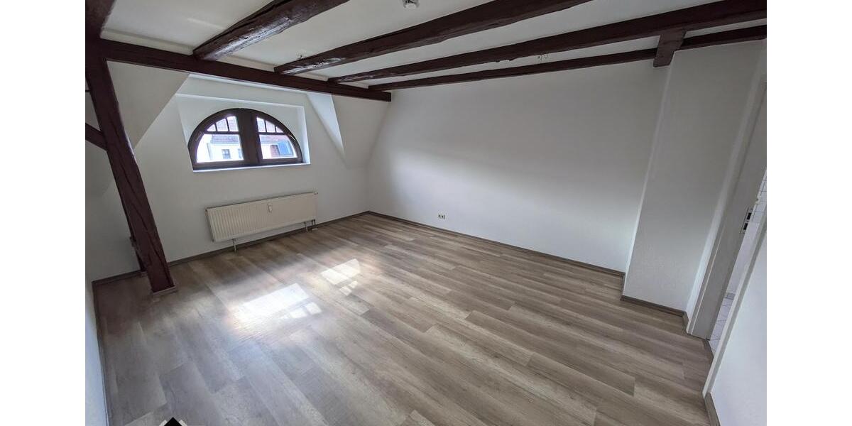 Dachgeschoßwohnung Zwickau - 2 Zimmer, 55 m&sup2;, 270&euro; | Angebot:26008207