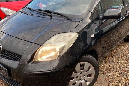 Toyota Yaris 127.000 km 1.950 € Berlin 10245