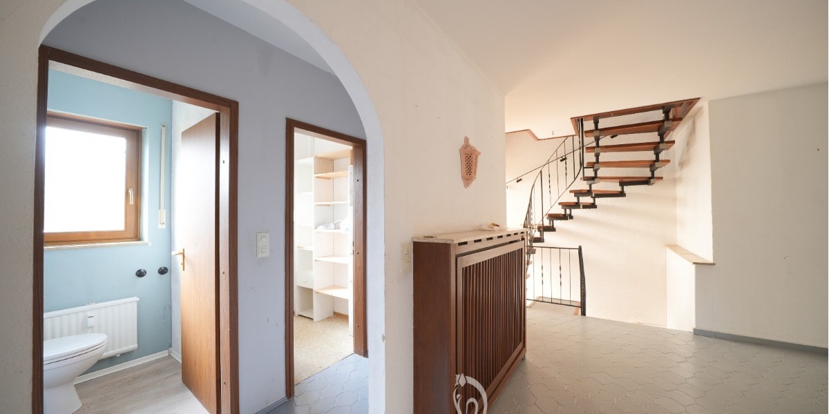 Architektenhaus mit großzügiger Einliegerwohnung und großem Garten in attraktiver Wohnlage - Einfamilienhaus Unterpleichfeld | Angebot:26321812