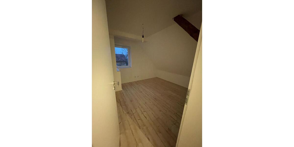 Dachgeschoßwohnung Bad Königshofen im Grabfeld - 4 Zimmer, 80 m&sup2;, 650&euro; | Angebot:24627924