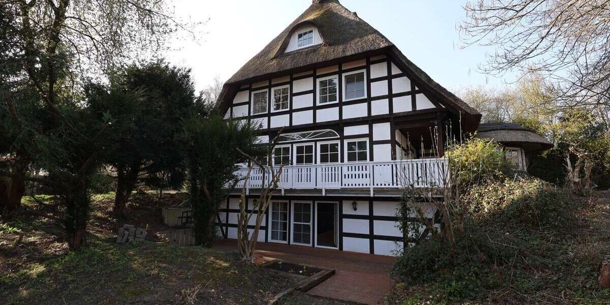 Exklusive Villa mit Wellnessbereich, Pool & großem Grundstück (inkl. Renovierung und neuem Dach) - Villa Hüllhorst | Angebot:27308745