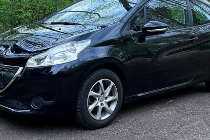 Peugeot 208 113.000 km 4.699 &euro; Aachen 52080