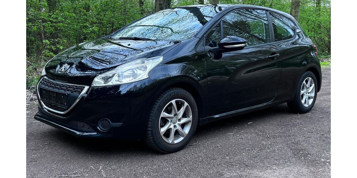 Peugeot 208 113.000 km 4.699 &euro; Aachen 52080