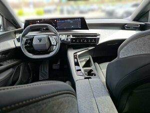 Peugeot 5008 Allure Hybrid 145 E-DSC6-7 Sitze 43.900 km 27.550 &euro; Bad Wünnenberg 33181