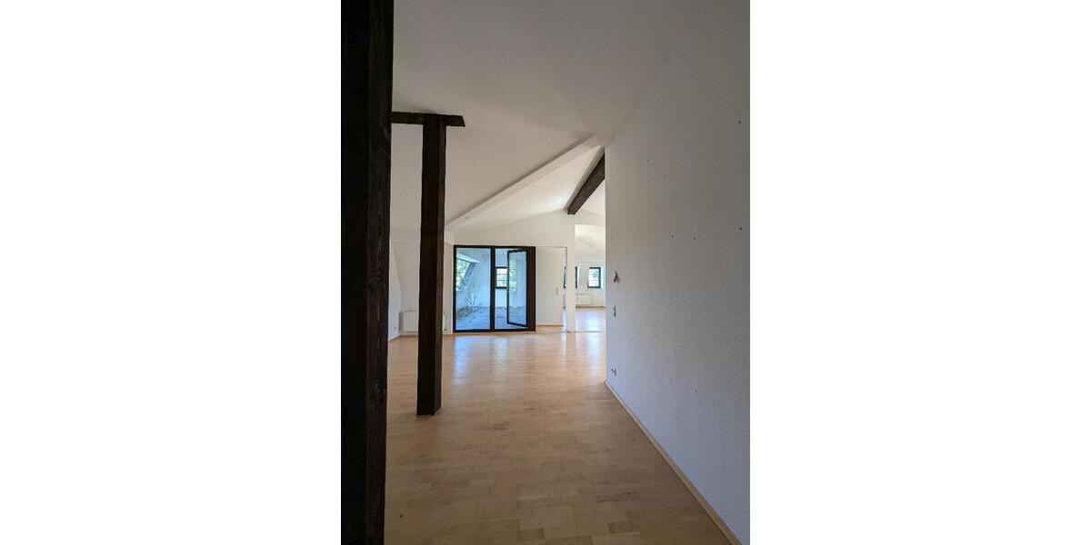 Dachgeschoßwohnung Chemnitz Altendorf - 5 Zimmer, 280 m&sup2;, 1.270&euro; | Angebot:25447488