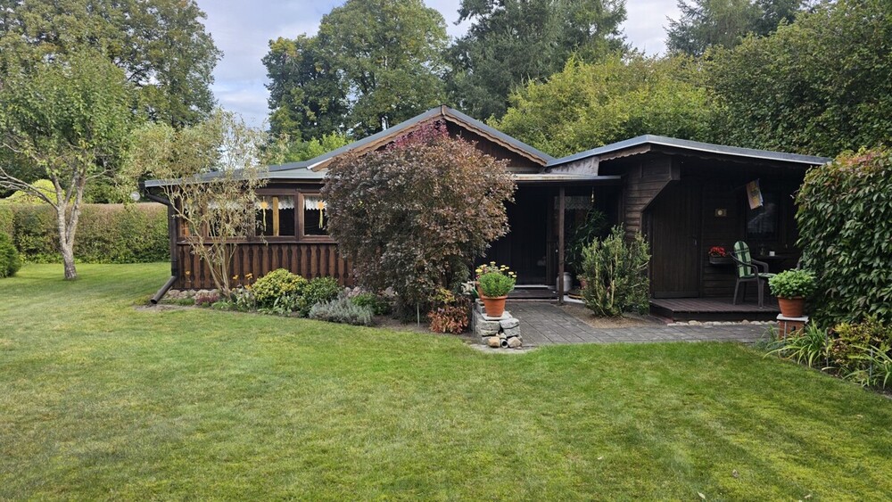 HORN IMMOBILIEN ++ kleines Paradies in landschaftlich reizvoller Lage bei Fürstenberg (Havel) - Ferienhaus Wokuhl-Dabelow / Carolinenhof Carolinenhof | Angebot:27253552