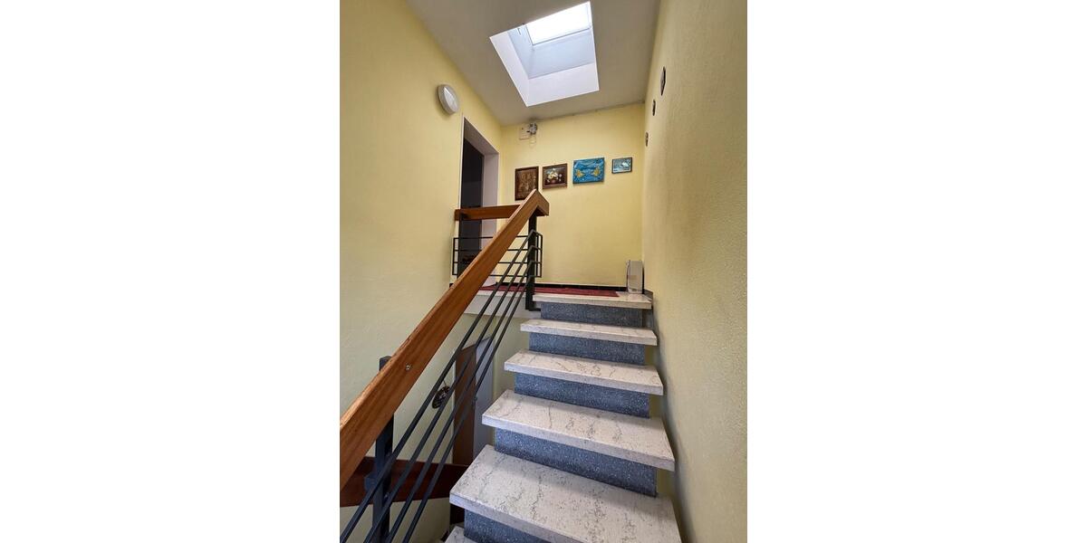 Dachgeschoßwohnung Weinstadt - 3.5 Zimmer, 74 m&sup2;, 215.000&euro; | Angebot:27008590