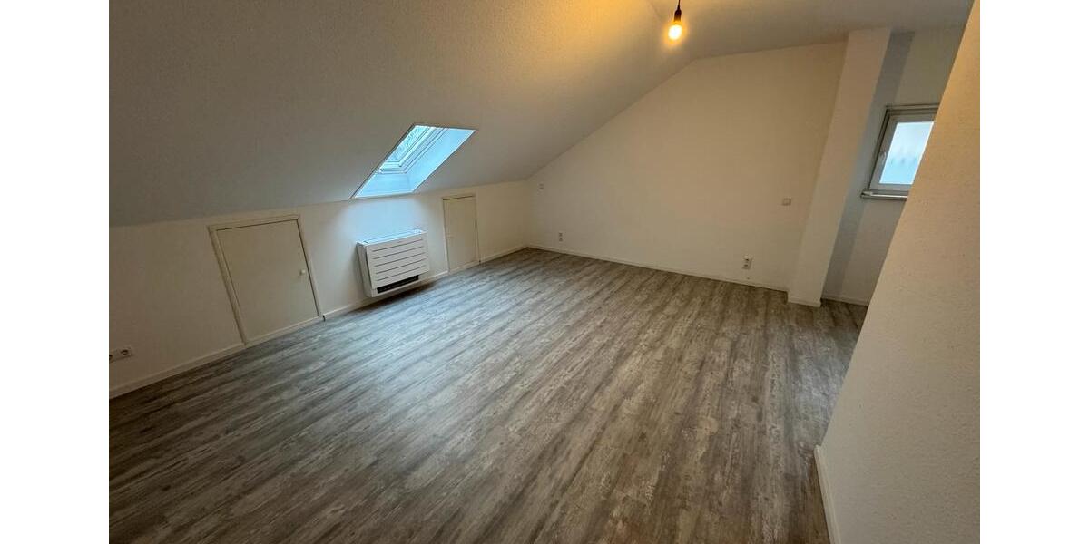 Dachgeschoßwohnung Gernsheim - 4 Zimmer, 86 m&sup2;, 1.250&euro; | Angebot:24565690