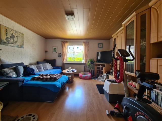 Gepflegtes freistehendes Einfamilienhaus mit großem Grundstück und 3 Garagen - Einfamilienhaus Bexbach | Angebot:26991721
