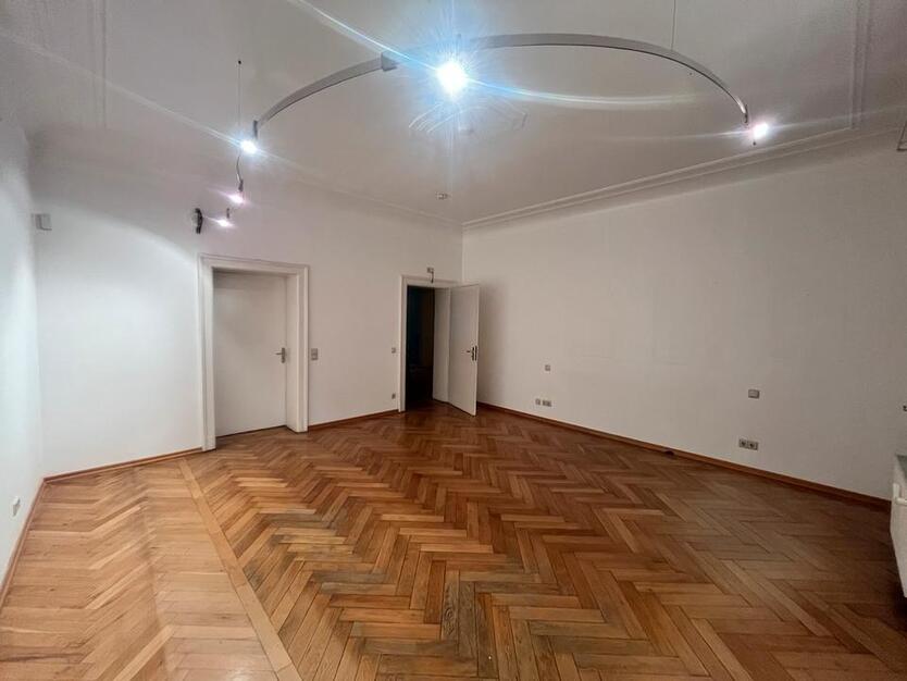 Große Wohnung, Praxis, Studio oder Atelier zu vermieten