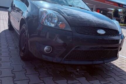 Ford Fiesta 196.000 km 2.700 € Saalfeld 07318