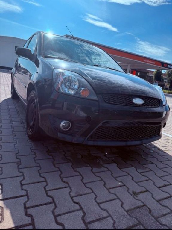 Ford Fiesta 196.000 km 2.700 € Saalfeld 07318