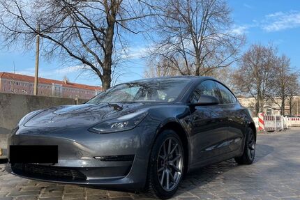 Tesla Model 3 36.800 km 27.900 &euro; Berlin 10243