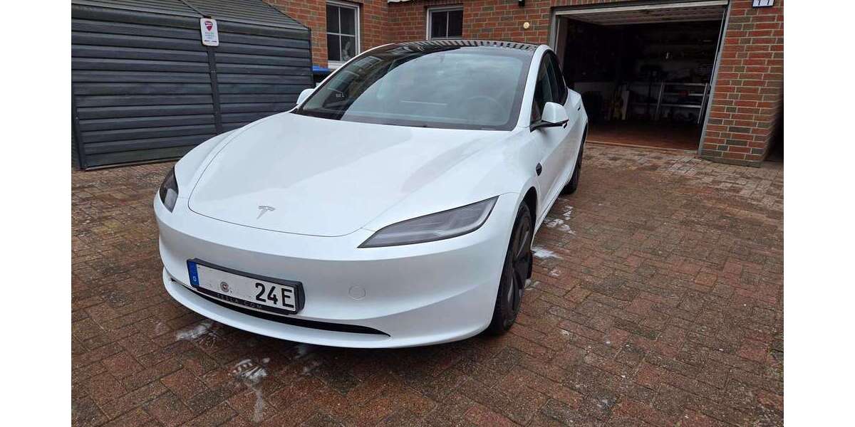 Tesla Model 3 45.030 km 31.950 &euro; Brietlingen 21382