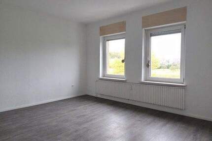 Frisch sanierte 3,5 Zi Wohnung mit neuem Badezimmer und Keller in Salzgitter Thiede 3 zimmer