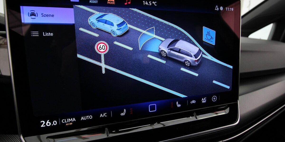 VW Golf VIII Variant 1.5 TSI R-Line LED+KAMERA+ACC 38.673 km 26.900 &euro; Hagenow 19230