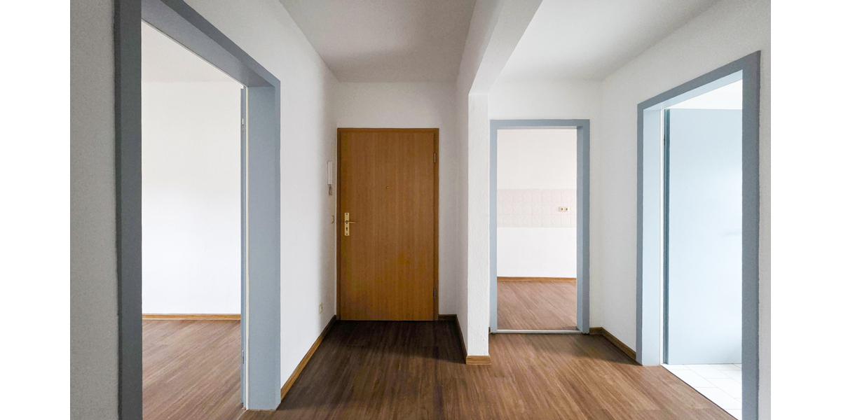 Eckbadewanne und Dusche - Tolle 3 Zimmer DG Wohnung mit Gartennutzung - Dachgeschoßwohnung Gera Ostviertel | Angebot:27365789