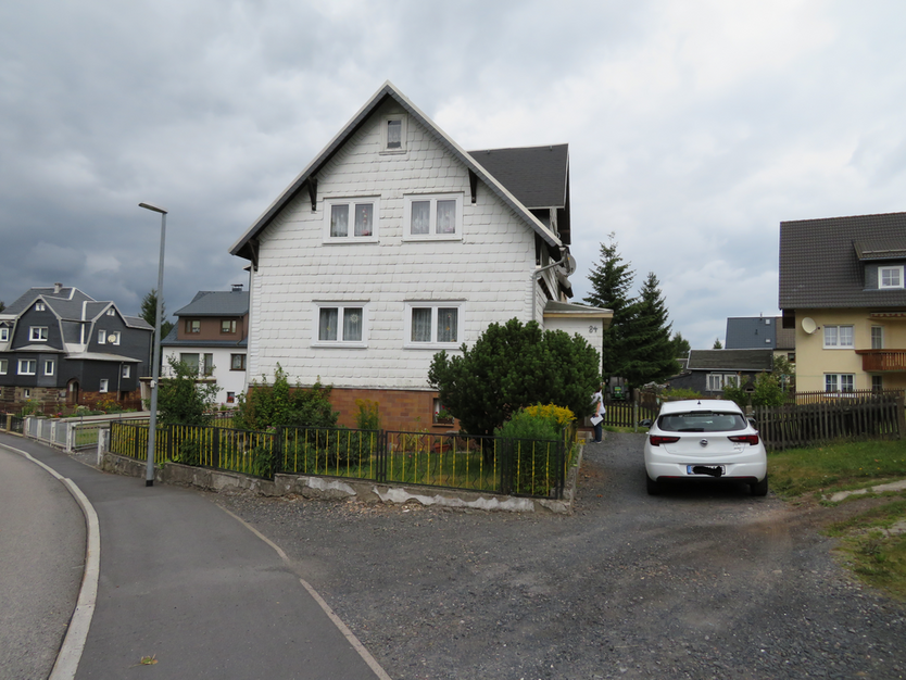 Haus zum Kaufen in Neuhaus a.R. 65.000 € 220 m²