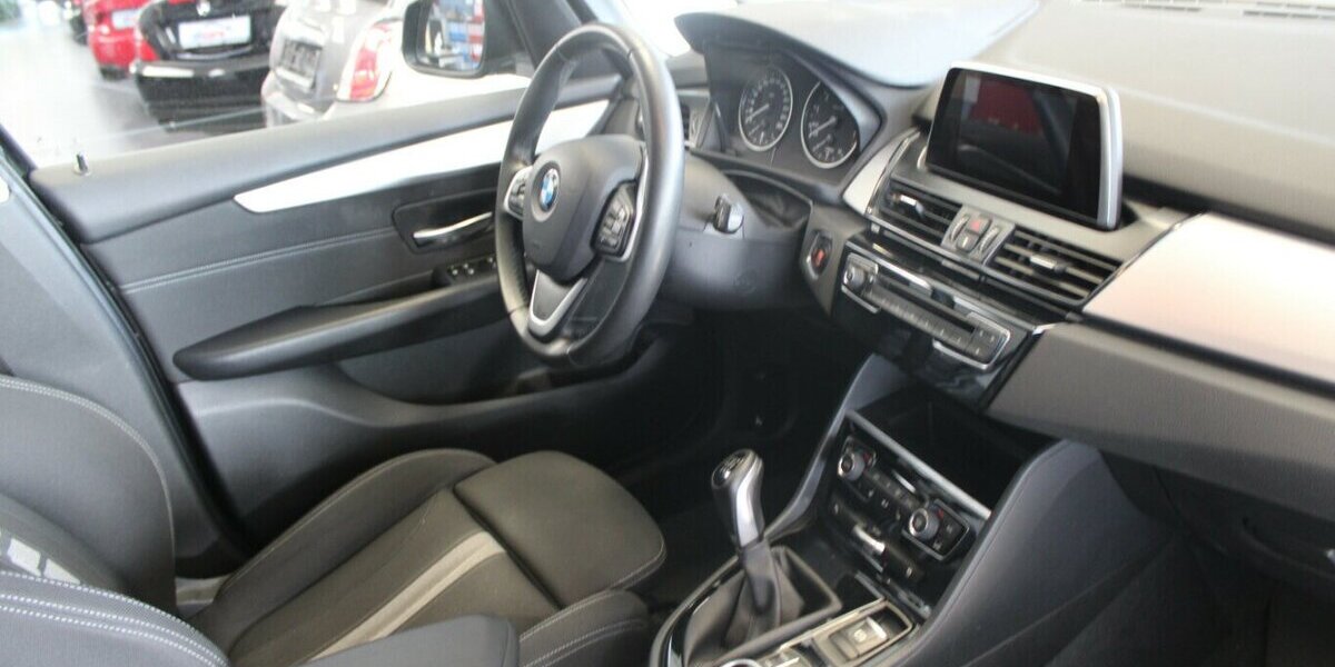 BMW 218 218i Active Tourer Sport 82.216 km 12.980 &euro; Euskirchen 53881