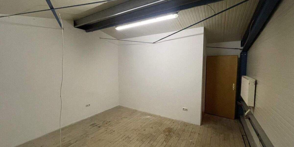 Hochwertige Lager-Produktionshalle, mit modernem und großem Betriebsleiterwohnhaus (provisionsfrei) zimmer