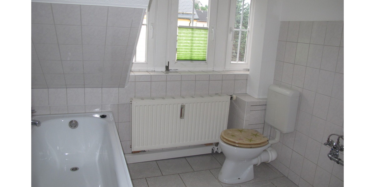 Drei-Zimmer-Dachwohnung in ruhiger Lage mit guter Fernsicht - Etagenwohnung Lauter-Bernsbach Bernsbach | Angebot:14517910