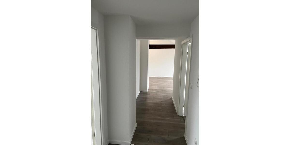 Dachgeschoßwohnung Krefeld Cracau - 3 Zimmer, 63 m&sup2;, 135.000&euro; | Angebot:26184839