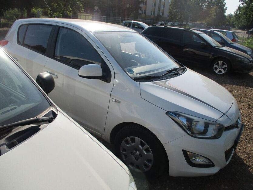 i20