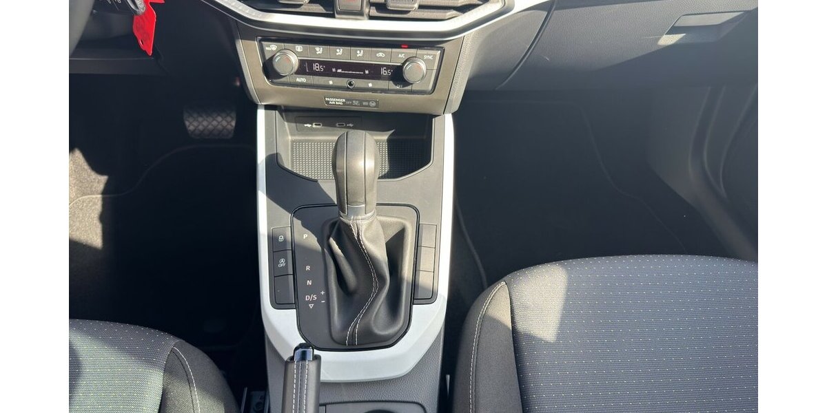 Seat Arona Style *DSG/Navi/LED/PDC/Tempomat/Alu* 4.372 km 20.990 &euro; Bamberg 96052