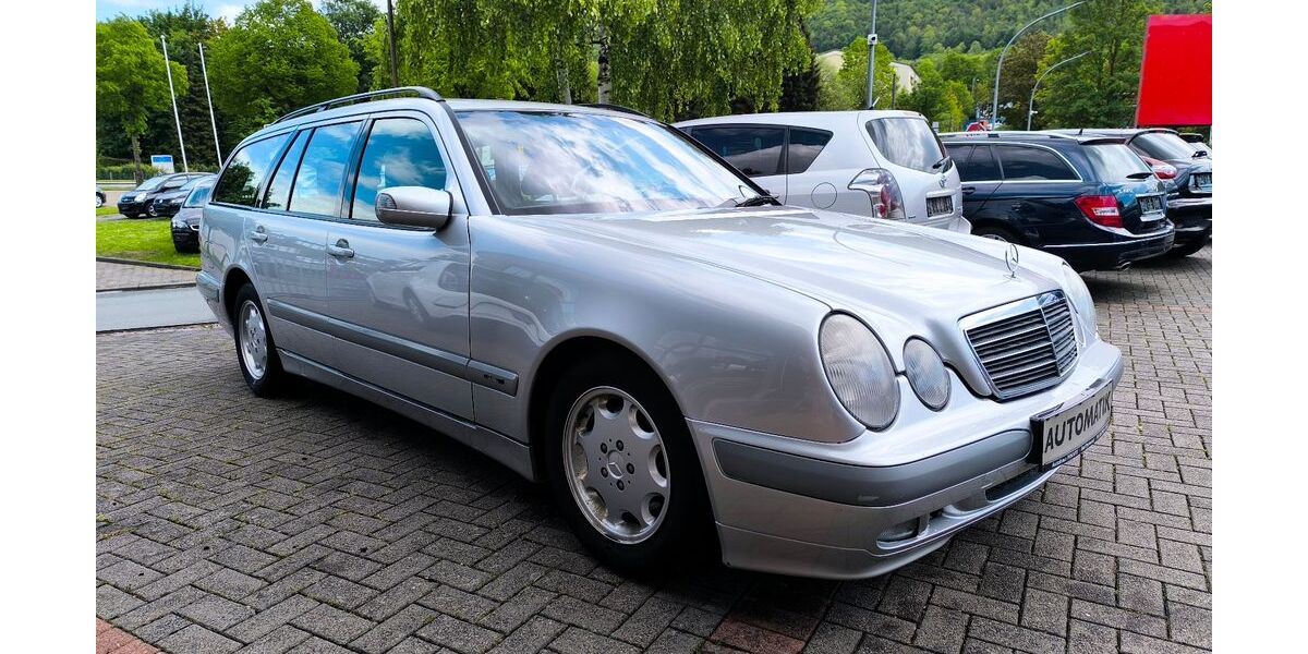 Mercedes-Benz E 220 220.000 km 4.900 &euro; Lügde 32676